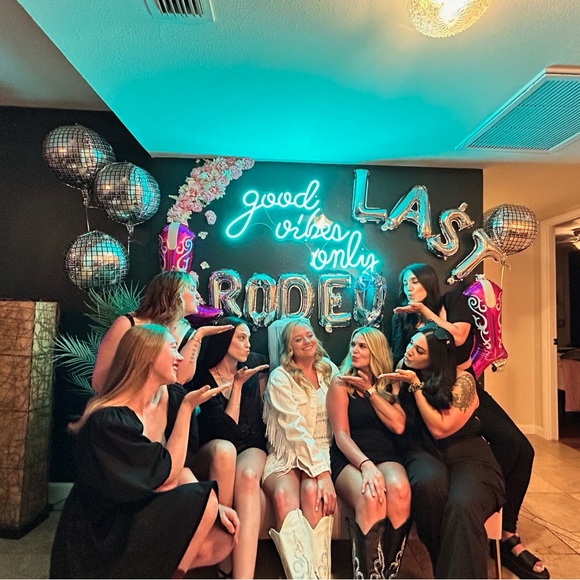 Meet your Posher, Samantha - Picture 4 of 4